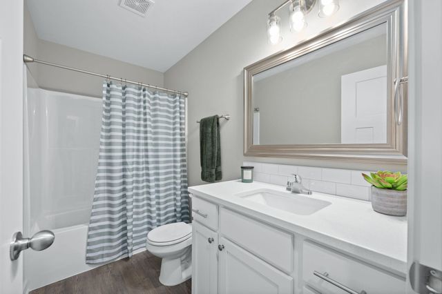 5007 S Sycamore Ave, Wichita, KS 67217