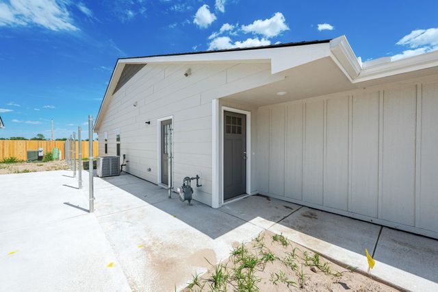 5007 S Sycamore Ave, Wichita, KS 67217