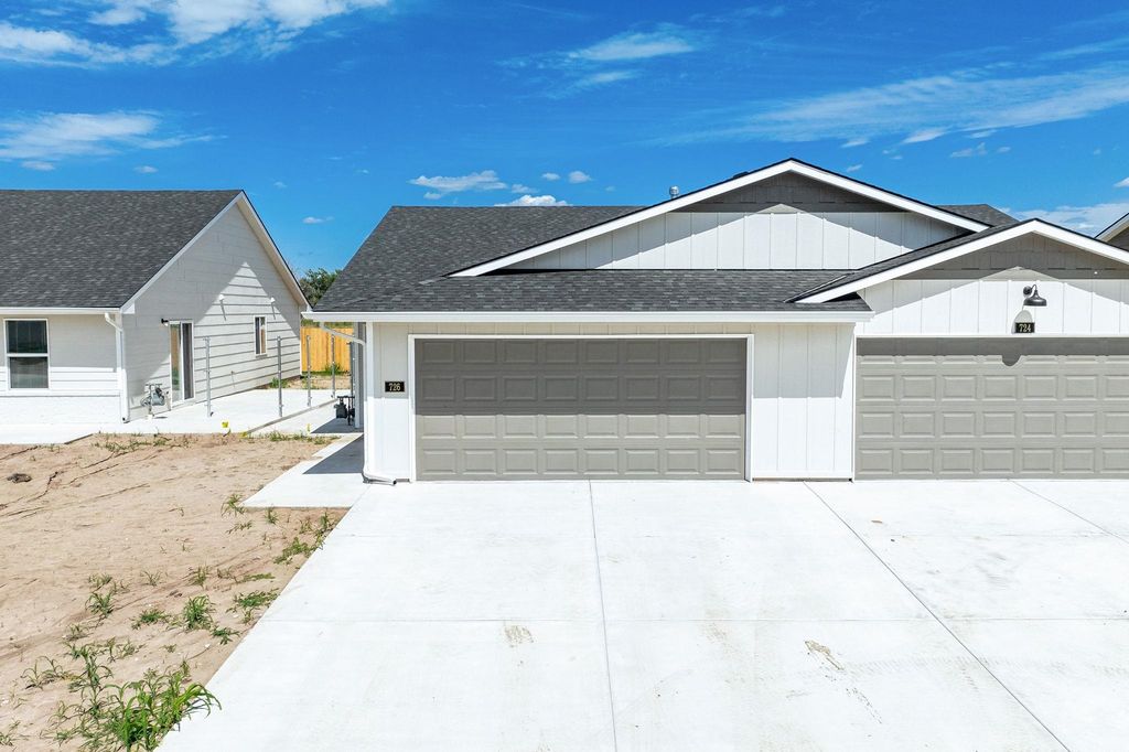 5007 S Sycamore Ave, Wichita, KS 67217