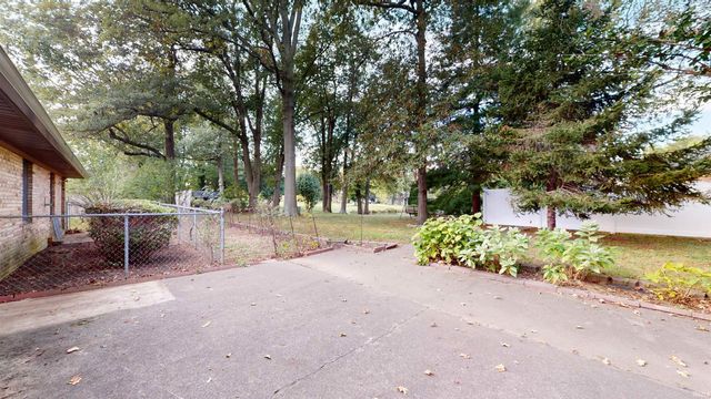 5610 Saint Catherine Court, Newburgh, IN 47630