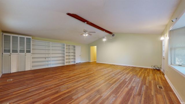 5610 Saint Catherine Court, Newburgh, IN 47630