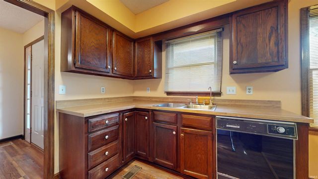 5610 Saint Catherine Court, Newburgh, IN 47630