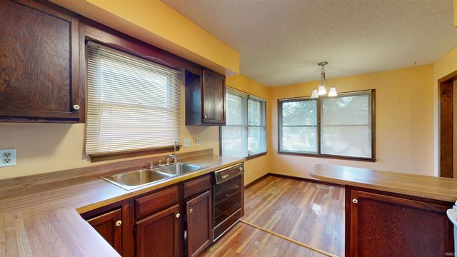 5610 Saint Catherine Court, Newburgh, IN 47630