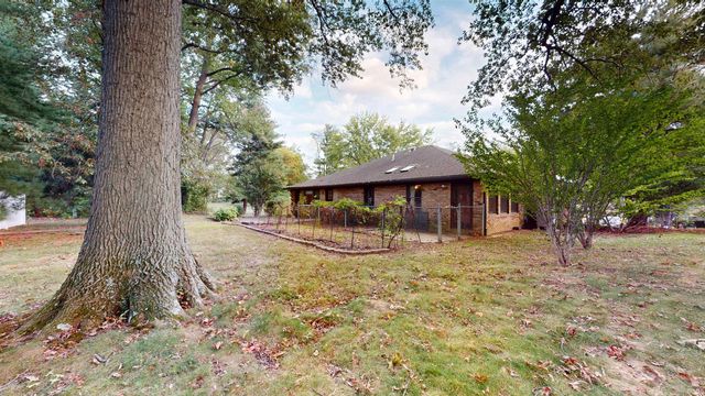 5610 Saint Catherine Court, Newburgh, IN 47630