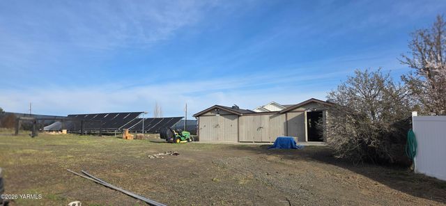 8601 Scenic Dr, Yakima, WA 98908