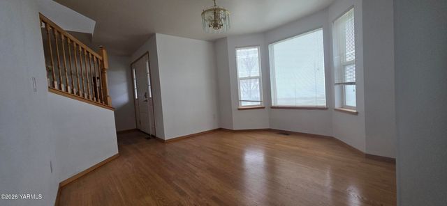 8601 Scenic Dr, Yakima, WA 98908