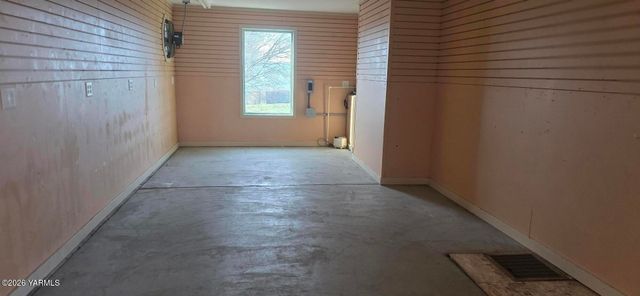 8601 Scenic Dr, Yakima, WA 98908