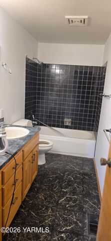 8601 Scenic Dr, Yakima, WA 98908