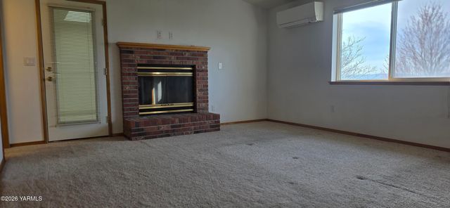 8601 Scenic Dr, Yakima, WA 98908