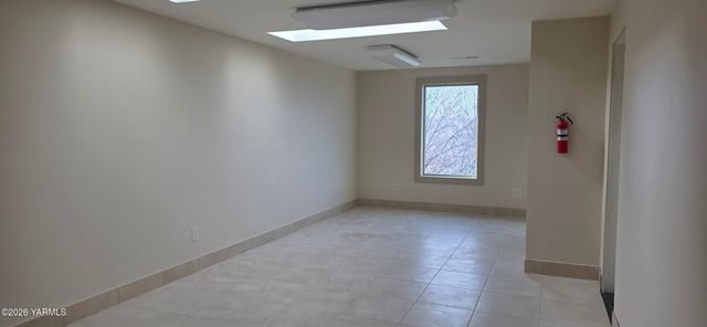 8601 Scenic Dr, Yakima, WA 98908