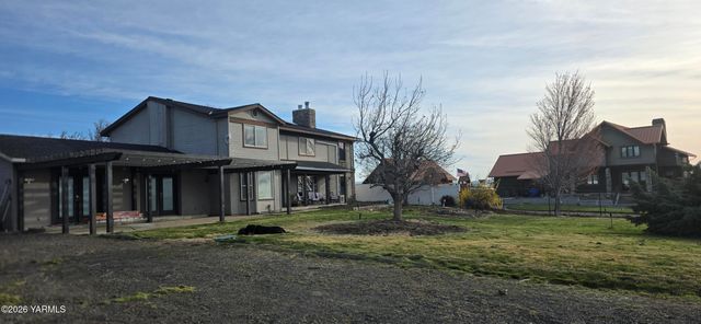 8601 Scenic Dr, Yakima, WA 98908