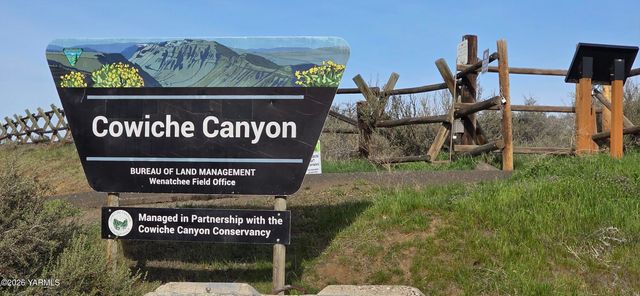 8601 Scenic Dr, Yakima, WA 98908