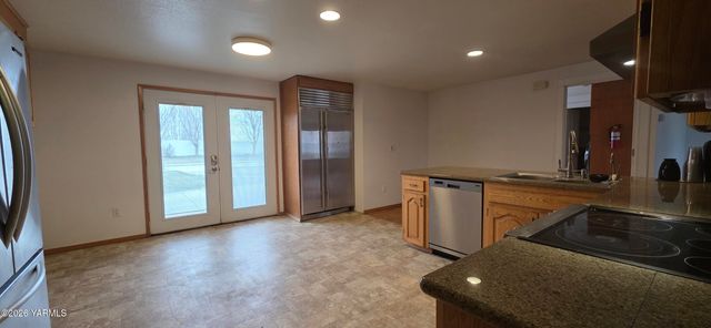 8601 Scenic Dr, Yakima, WA 98908