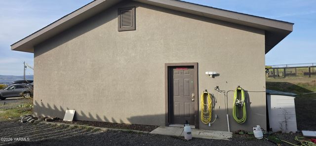 8601 Scenic Dr, Yakima, WA 98908