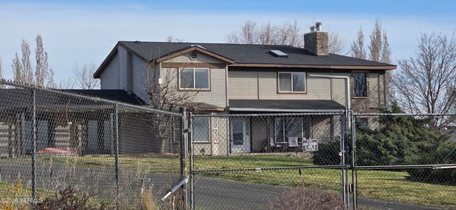 8601 Scenic Dr, Yakima, WA 98908