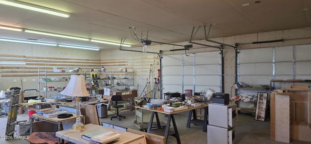 8601 Scenic Dr, Yakima, WA 98908