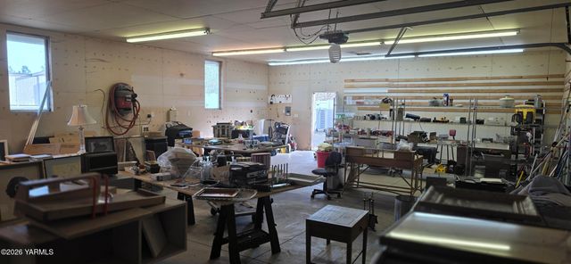 8601 Scenic Dr, Yakima, WA 98908