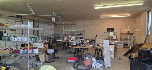 8601 Scenic Dr, Yakima, WA 98908