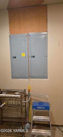 8601 Scenic Dr, Yakima, WA 98908