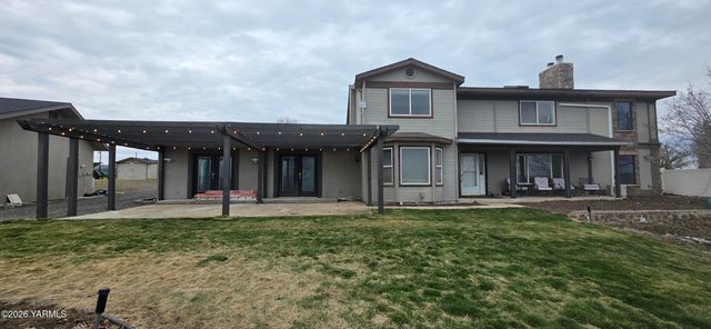 8601 Scenic Dr, Yakima, WA 98908