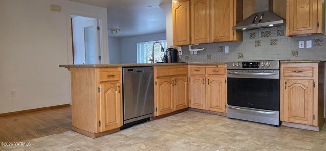 8601 Scenic Dr, Yakima, WA 98908