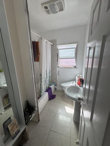 1925 E 27th Street, Oakland, CA 94606