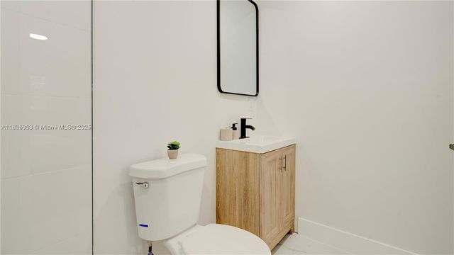 2736 NW 21st Ave, Oakland Park, FL 33311