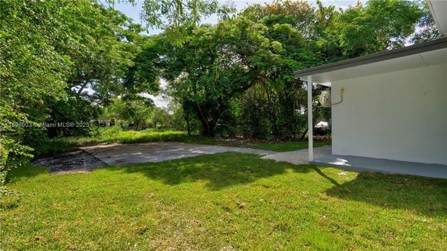 2736 NW 21st Ave, Oakland Park, FL 33311