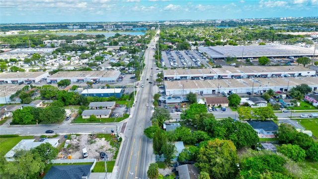 2736 NW 21st Ave, Oakland Park, FL 33311