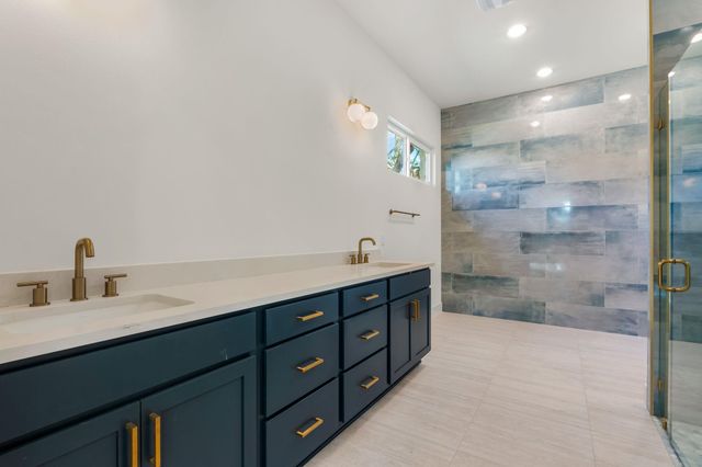 300 Bedford DR, Spicewood, TX 78669