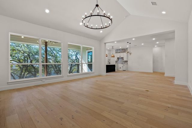 300 Bedford DR, Spicewood, TX 78669