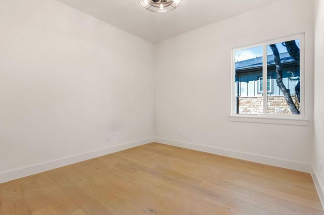 300 Bedford DR, Spicewood, TX 78669