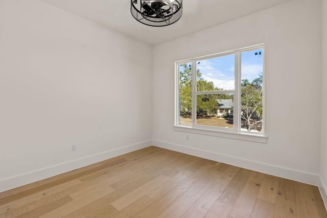 300 Bedford DR, Spicewood, TX 78669