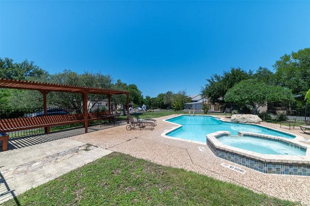 300 Bedford DR, Spicewood, TX 78669