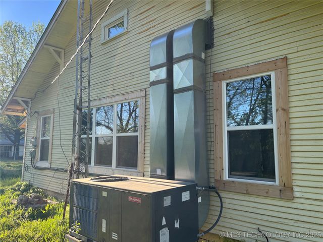 809 1st Street, Indianola, OK 74442