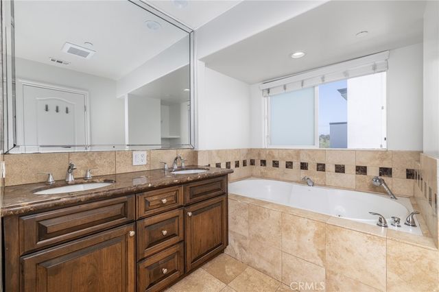 623 Aviation Way D, Manhattan Beach, CA 90266