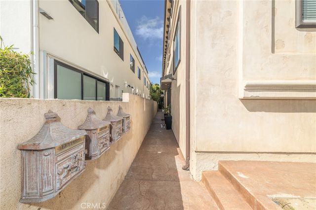 623 Aviation Way D, Manhattan Beach, CA 90266