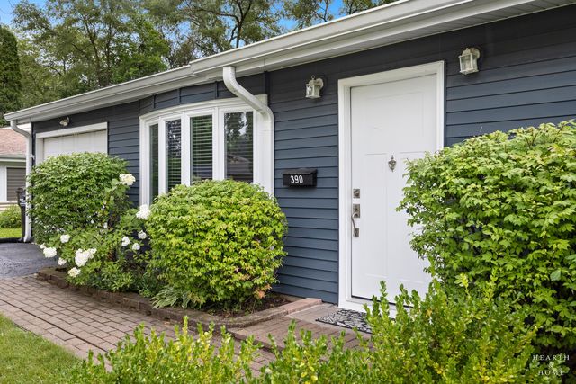 390 Larkdale Row, Wauconda, IL 60084