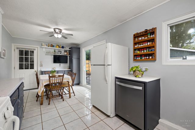 390 Larkdale Row, Wauconda, IL 60084