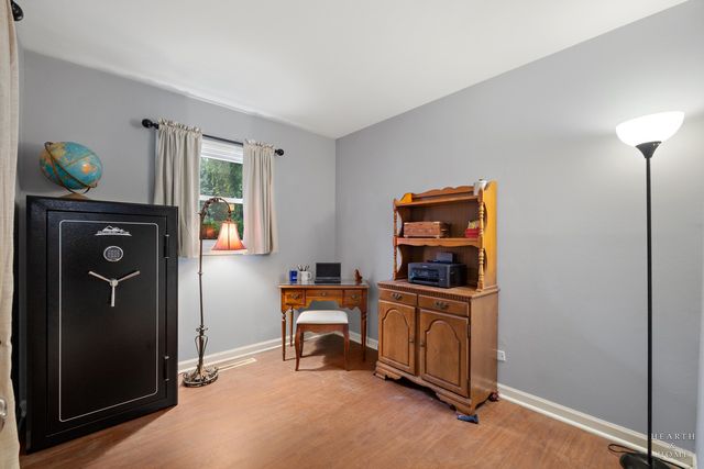 390 Larkdale Row, Wauconda, IL 60084