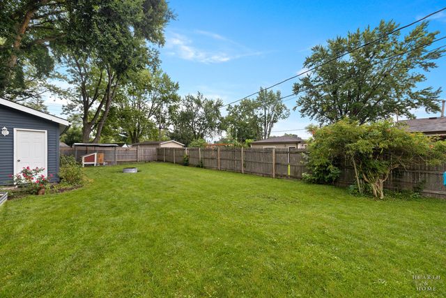 390 Larkdale Row, Wauconda, IL 60084