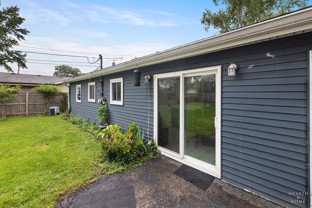 390 Larkdale Row, Wauconda, IL 60084