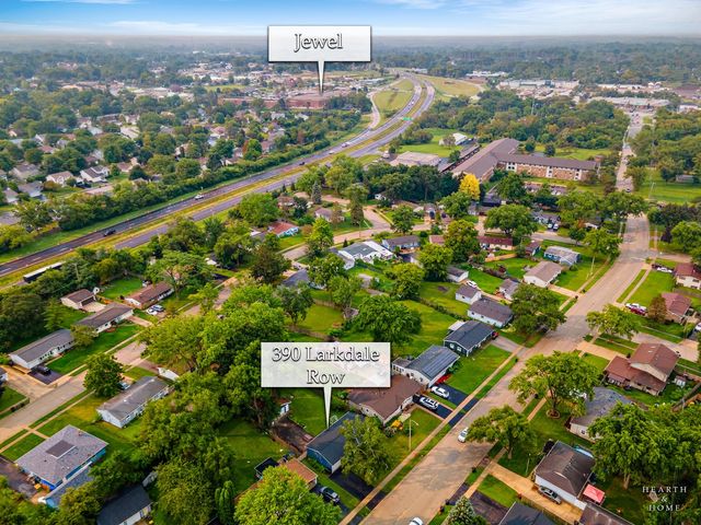 390 Larkdale Row, Wauconda, IL 60084