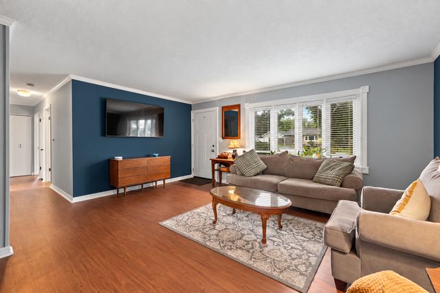 390 Larkdale Row, Wauconda, IL 60084