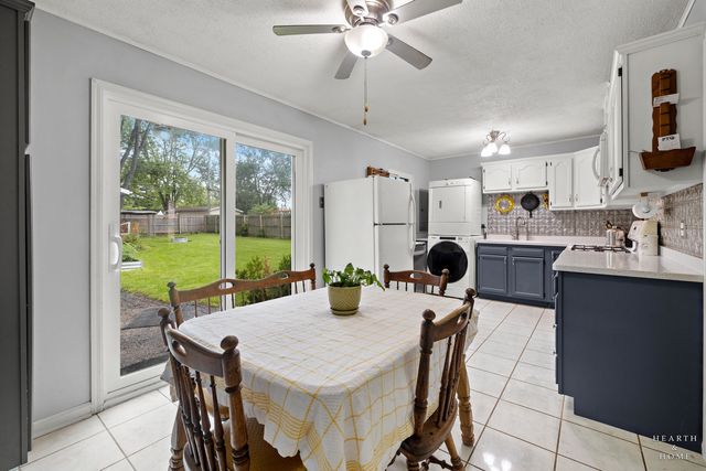 390 Larkdale Row, Wauconda, IL 60084
