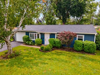 390 Larkdale Row, Wauconda, IL 60084