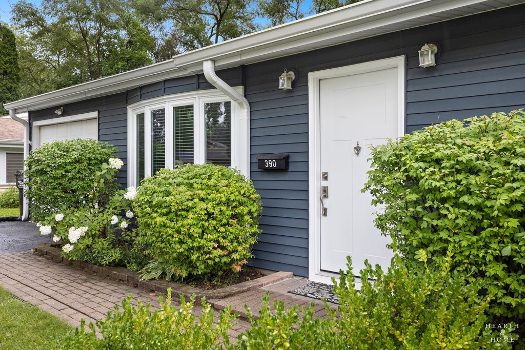 390 Larkdale Row, Wauconda, IL 60084 — photo 2