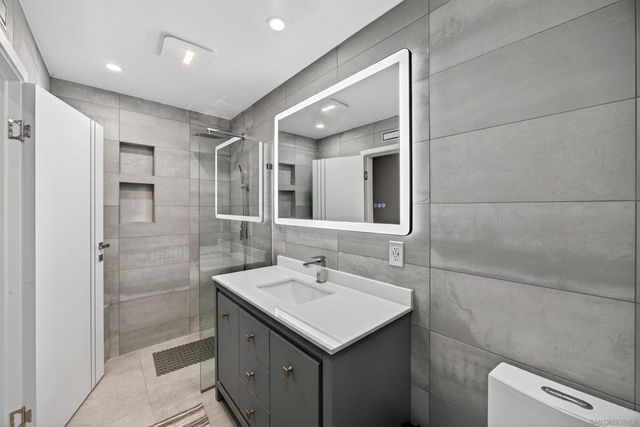 2336 Kenwyn, Oceanside, CA 92054