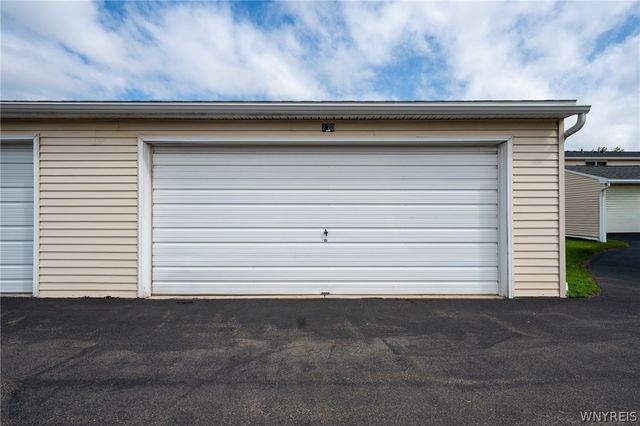 270 Wimbledon Court, West Seneca, NY 14224