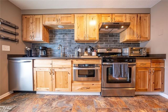 270 Wimbledon Court, West Seneca, NY 14224